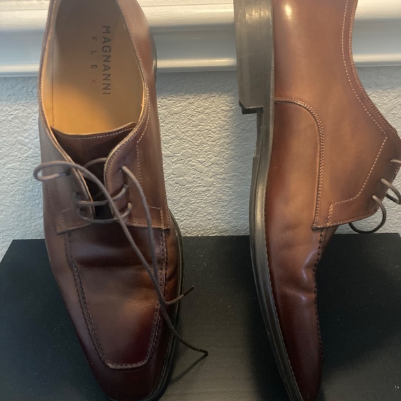 Magnanni flex dress shoes